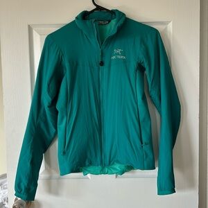 Blue arcteryx atom jacket XS